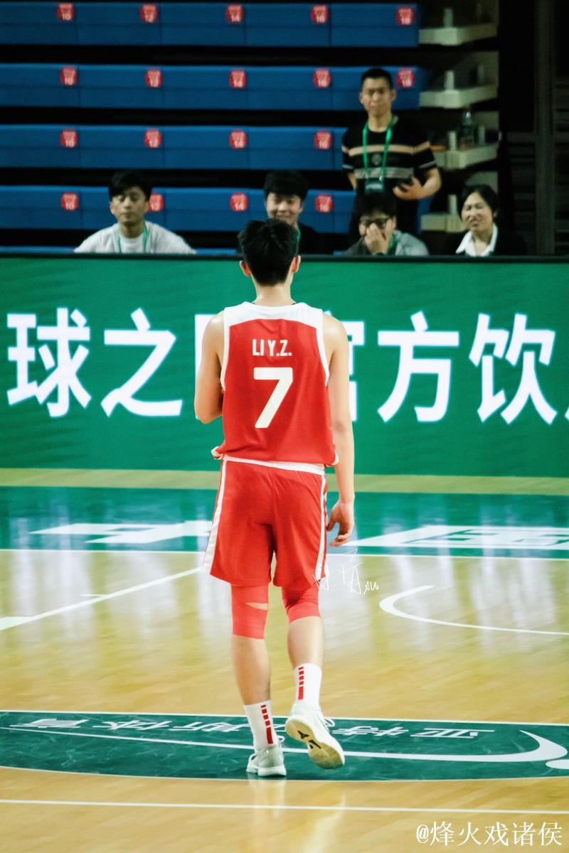 李悦洲铜牌战空砍52分 U18男篮广东队夺冠 李悦洲铜牌战空砍52分 U18男篮广东队夺冠